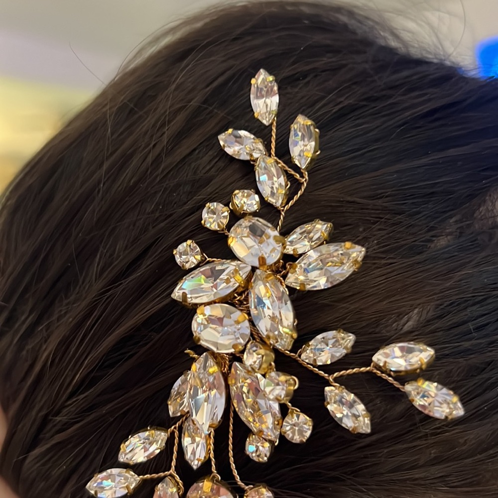 Crystal and gold hair clip